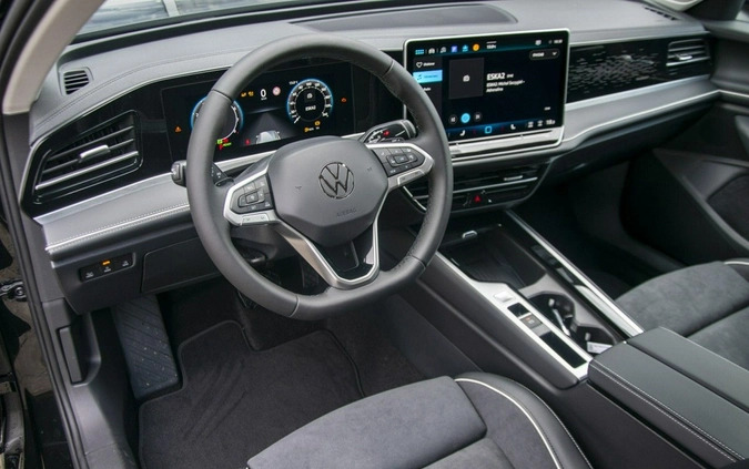 Volkswagen Passat cena 199700 przebieg: 5, rok produkcji 2024 z Chojna małe 379